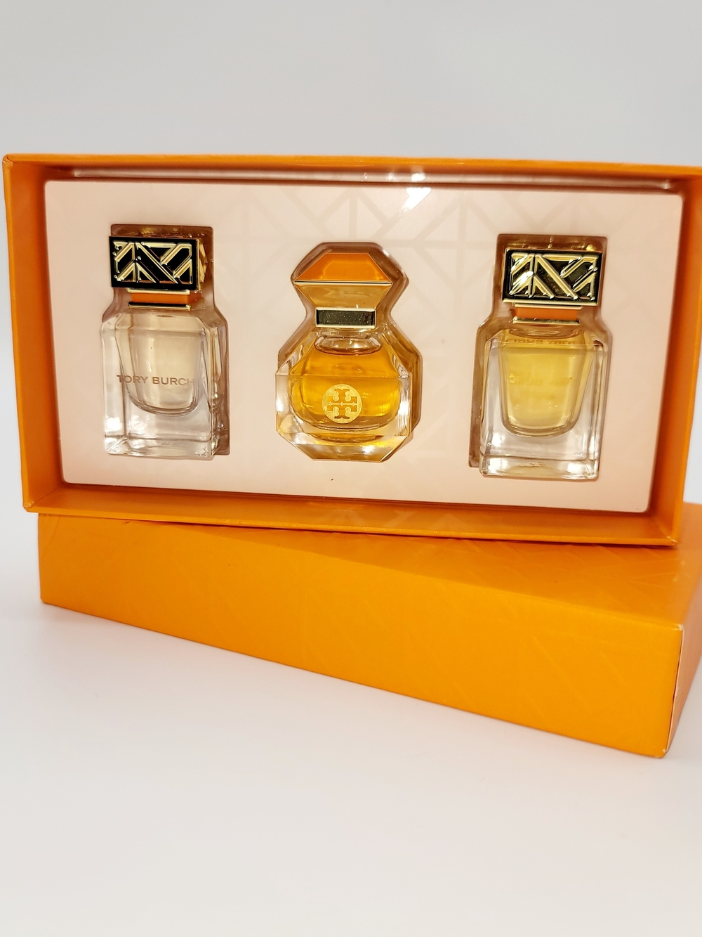 Tory Burch Deluxe Mini Coffret: Signature EDP, Love Relentlessly & Absolu 3x 7mL - Picture 3 of 6